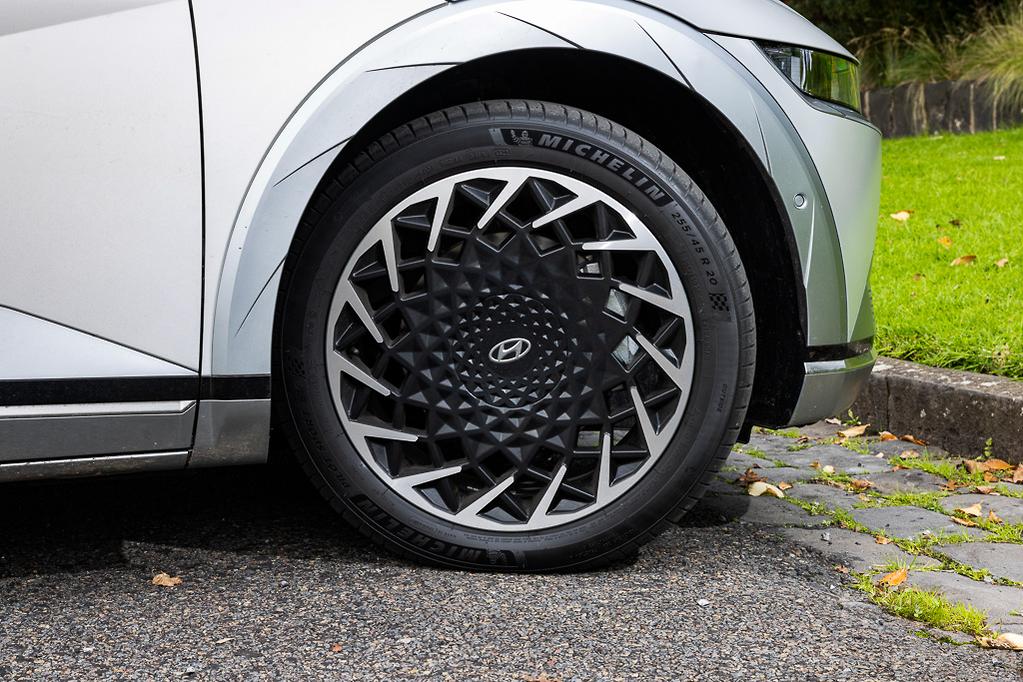 Michelin dùng vỏ trấu làm lốp xe, khách Việt sắp có thêm dòng lốp êm thế hệ mới - Ảnh 7