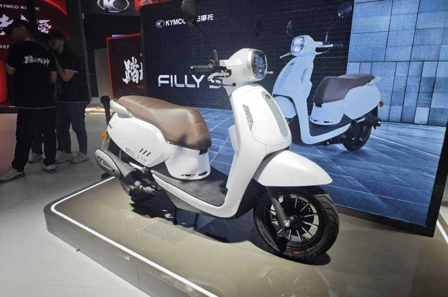 'Vua' xe máy phân khối nhỏ ra mắt mẫu tay ga mới đẹp cổ điển, giá cực rẻ, động cơ gây bất ngờ nhất - Ảnh 1