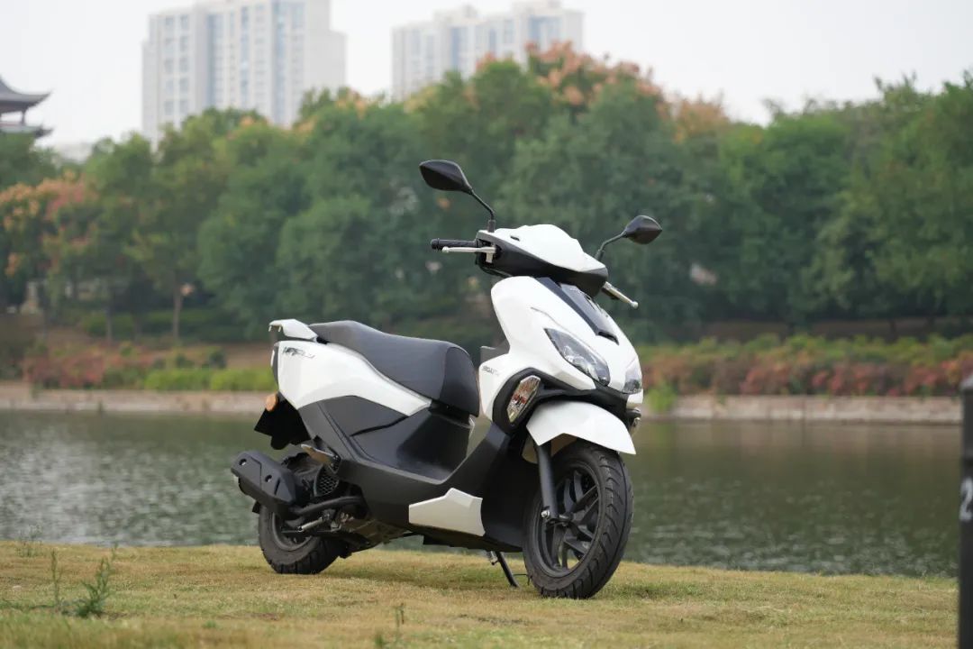 "Tân binh" xe ga 125cc của Honda chốt giá cực rẻ: Trang bị phanh ABS, uống 1,87 lít xăng/100km - Ảnh 1