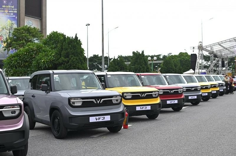 Xôn xao thông tin VinFast VF 3 sắp chạy Xanh SM, hỗ trợ lên tới 50% học phí đào tạo lái xe - Ảnh 1