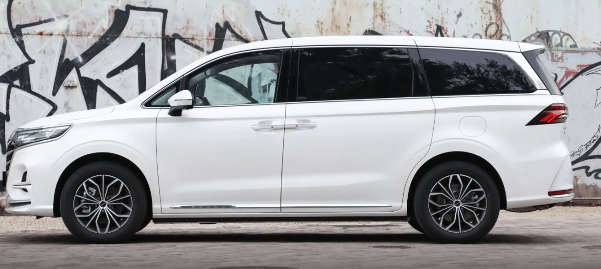 Một ông lớn Trung Quốc trình làng xe hybrid phạm vi hoạt động trên 1.500 km: Tiêu thụ 4,71L/100km, sạc nhanh chưa đến 30 phút - Ảnh 2