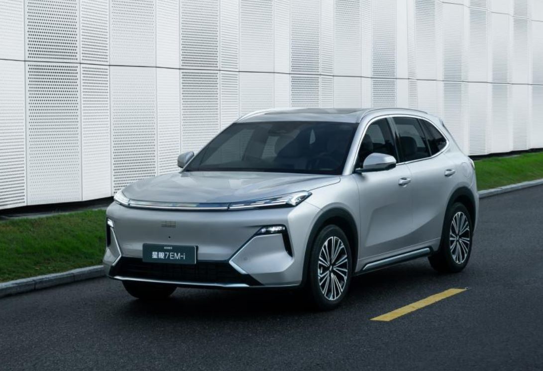 Hãng xe xây nhà máy 4.100 tỷ tại Việt Nam giới thiệu mẫu SUV siêu tiết kiệm xăng: Ngang cỡ Hyundai Santa Fe, phạm vi di chuyển 1.430 km - Ảnh 1