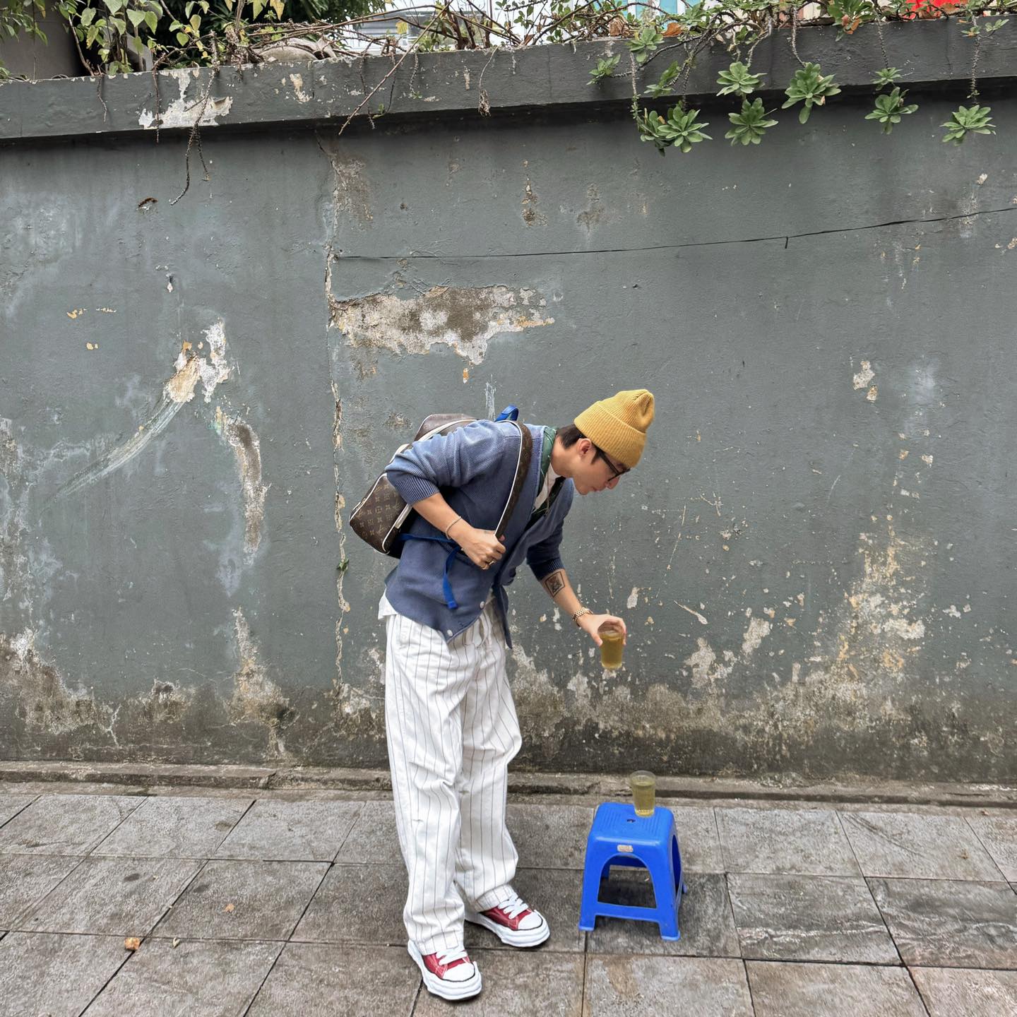 Check VAR ngay hàng trà đá mà Sơn Tùng ngồi: Dân tình đang "ùn ùn" kéo đến check-in, nô nức như điểm du lịch - Ảnh 4