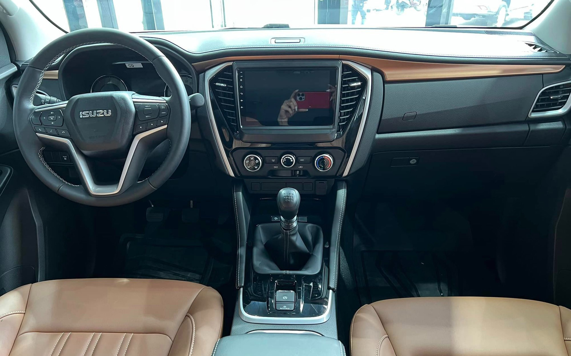 Isuzu mu-X giảm giá còn hơn 760 triệu tại đại lý: Cùng cỡ Fortuner nhưng rẻ ngang Yaris Cross, cơ hội thoát nhóm bán ít nhất cuối năm - Ảnh 5