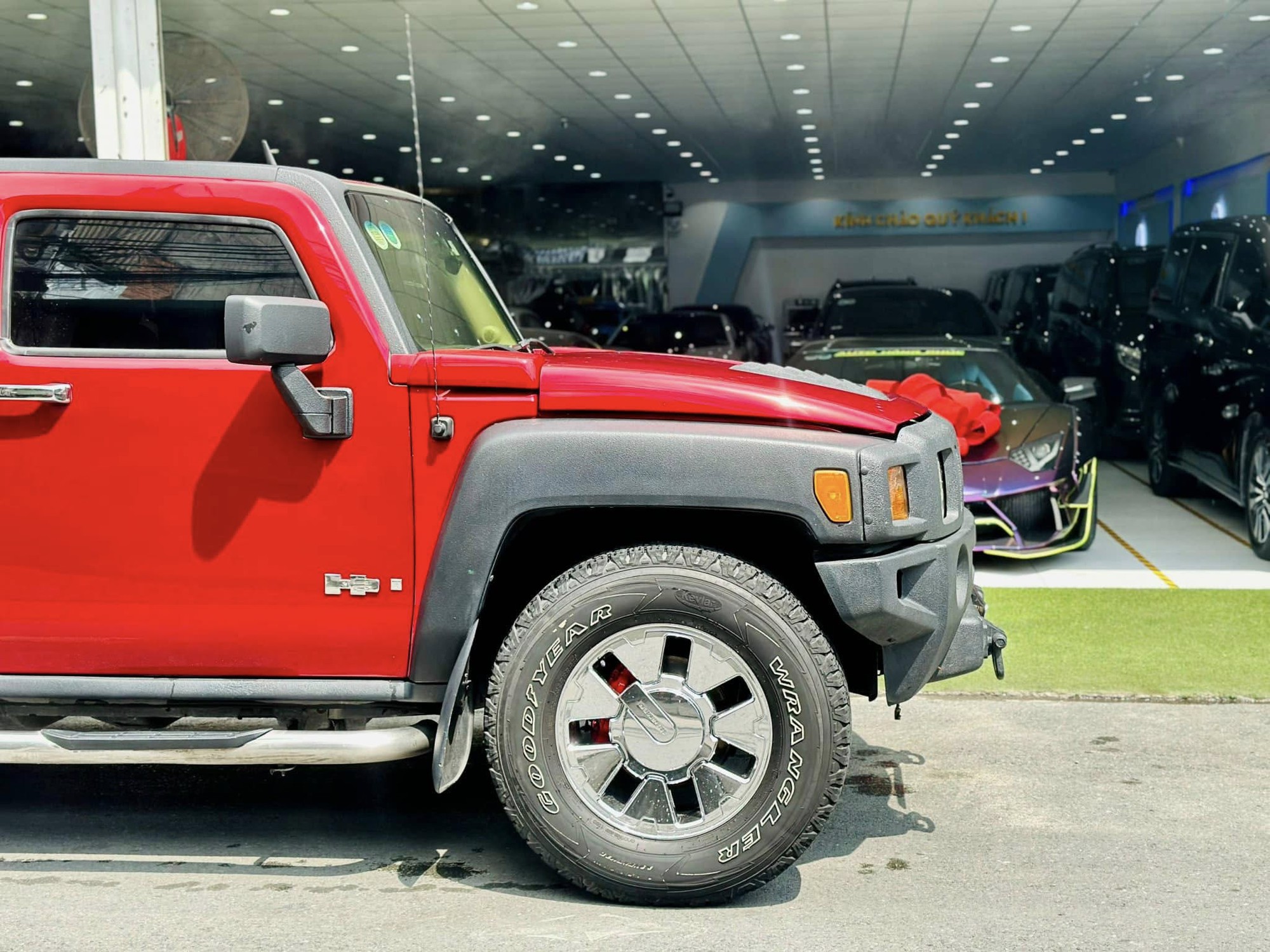 Hàng hiếm Hummer H3 sau 20 năm vẫn có giá ngang Santa Fe ‘đập hộp’: Đã độ màn hình, âm thanh hơn 100 triệu - Ảnh 4