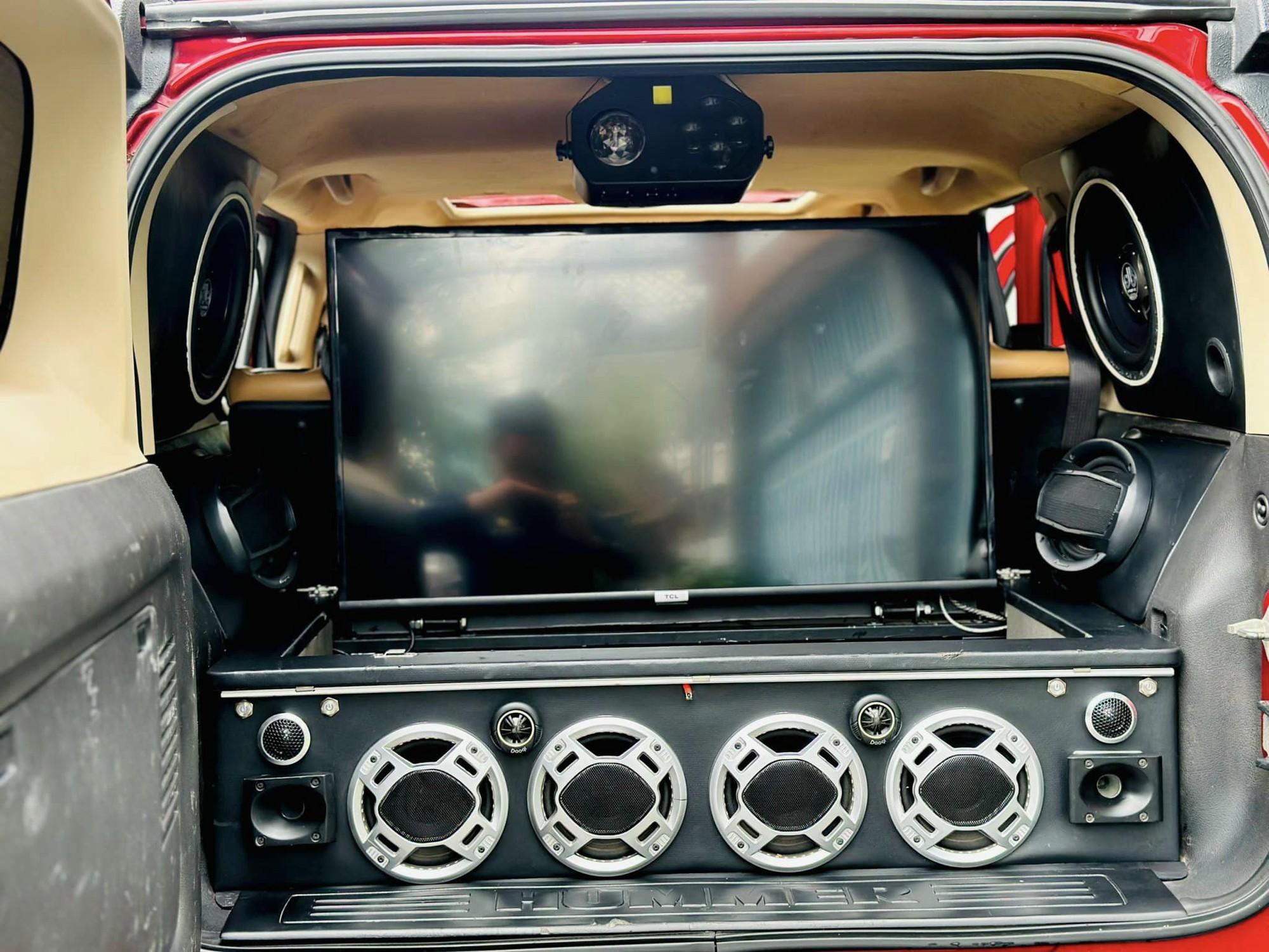 Hàng hiếm Hummer H3 sau 20 năm vẫn có giá ngang Santa Fe ‘đập hộp’: Đã độ màn hình, âm thanh hơn 100 triệu - Ảnh 10