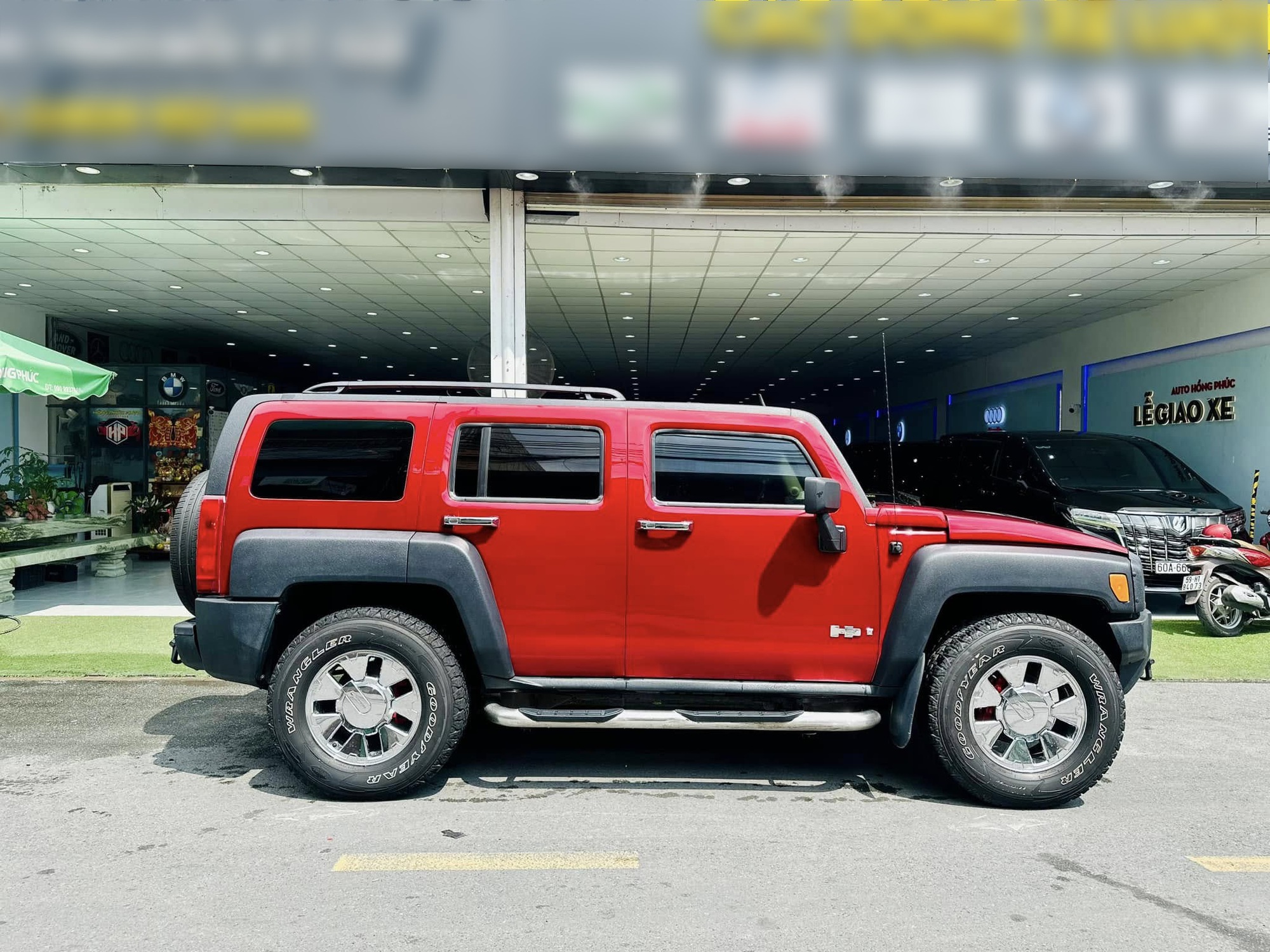 Hàng hiếm Hummer H3 sau 20 năm vẫn có giá ngang Santa Fe ‘đập hộp’: Đã độ màn hình, âm thanh hơn 100 triệu - Ảnh 2
