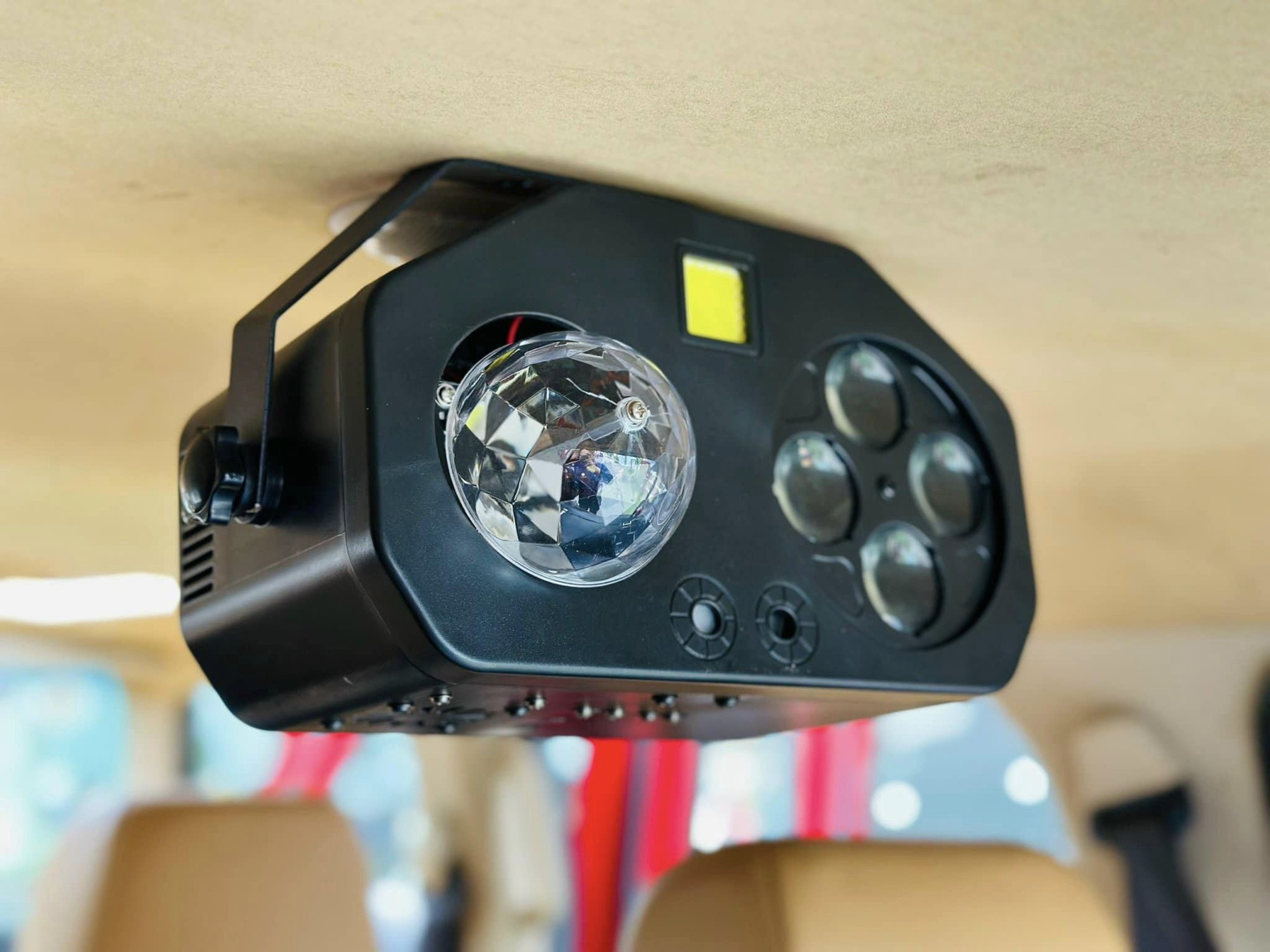 Hàng hiếm Hummer H3 sau 20 năm vẫn có giá ngang Santa Fe ‘đập hộp’: Đã độ màn hình, âm thanh hơn 100 triệu - Ảnh 11