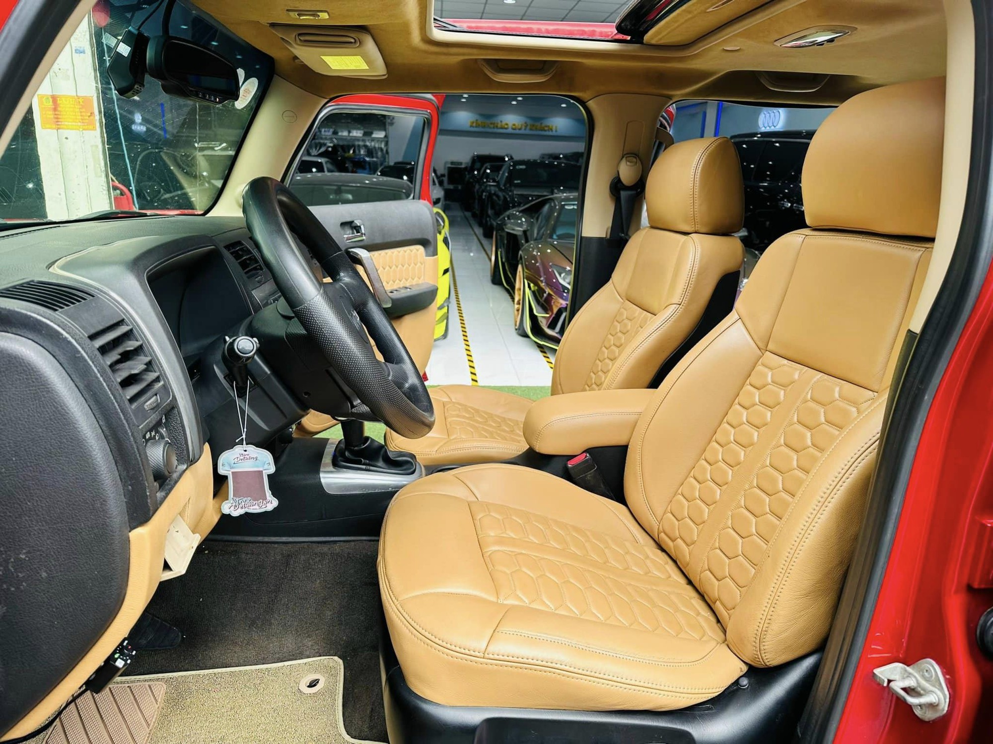 Hàng hiếm Hummer H3 sau 20 năm vẫn có giá ngang Santa Fe ‘đập hộp’: Đã độ màn hình, âm thanh hơn 100 triệu - Ảnh 8