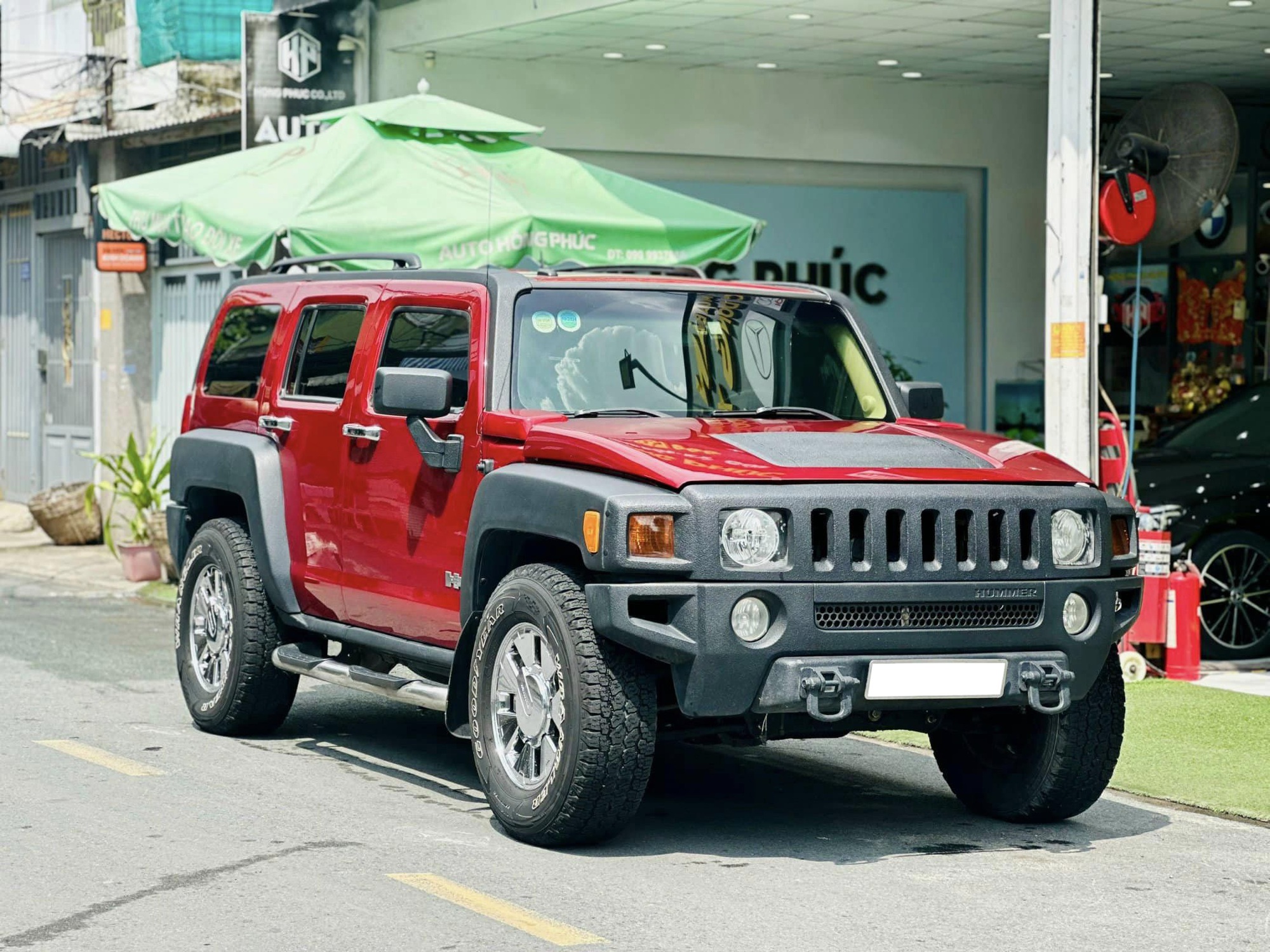 Hàng hiếm Hummer H3 sau 20 năm vẫn có giá ngang Santa Fe ‘đập hộp’: Đã độ màn hình, âm thanh hơn 100 triệu - Ảnh 1