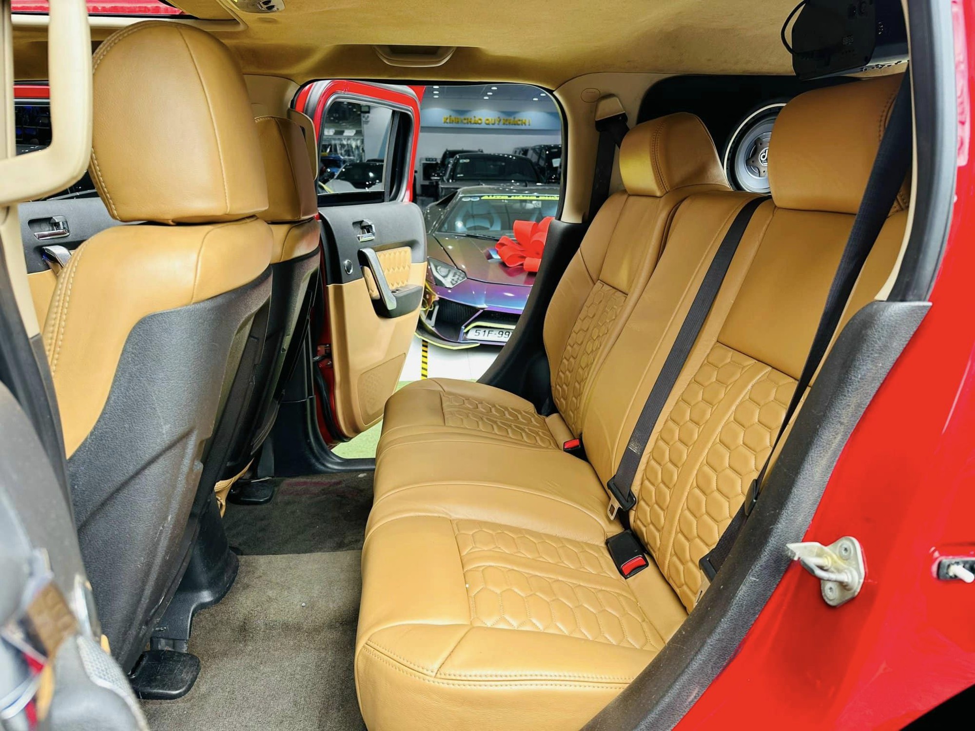 Hàng hiếm Hummer H3 sau 20 năm vẫn có giá ngang Santa Fe ‘đập hộp’: Đã độ màn hình, âm thanh hơn 100 triệu - Ảnh 9