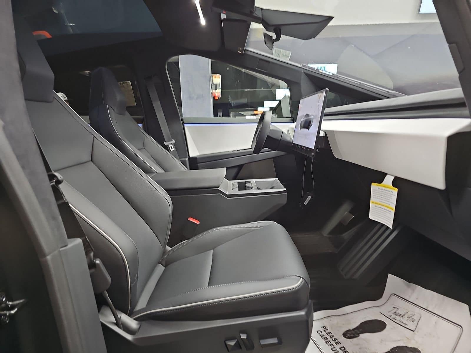 Gây sốt tại Việt Nam, Tesla Cybertruck lên xe cứu hộ, có chi tiết cho thấy điểm đến tiếp theo - Ảnh 11