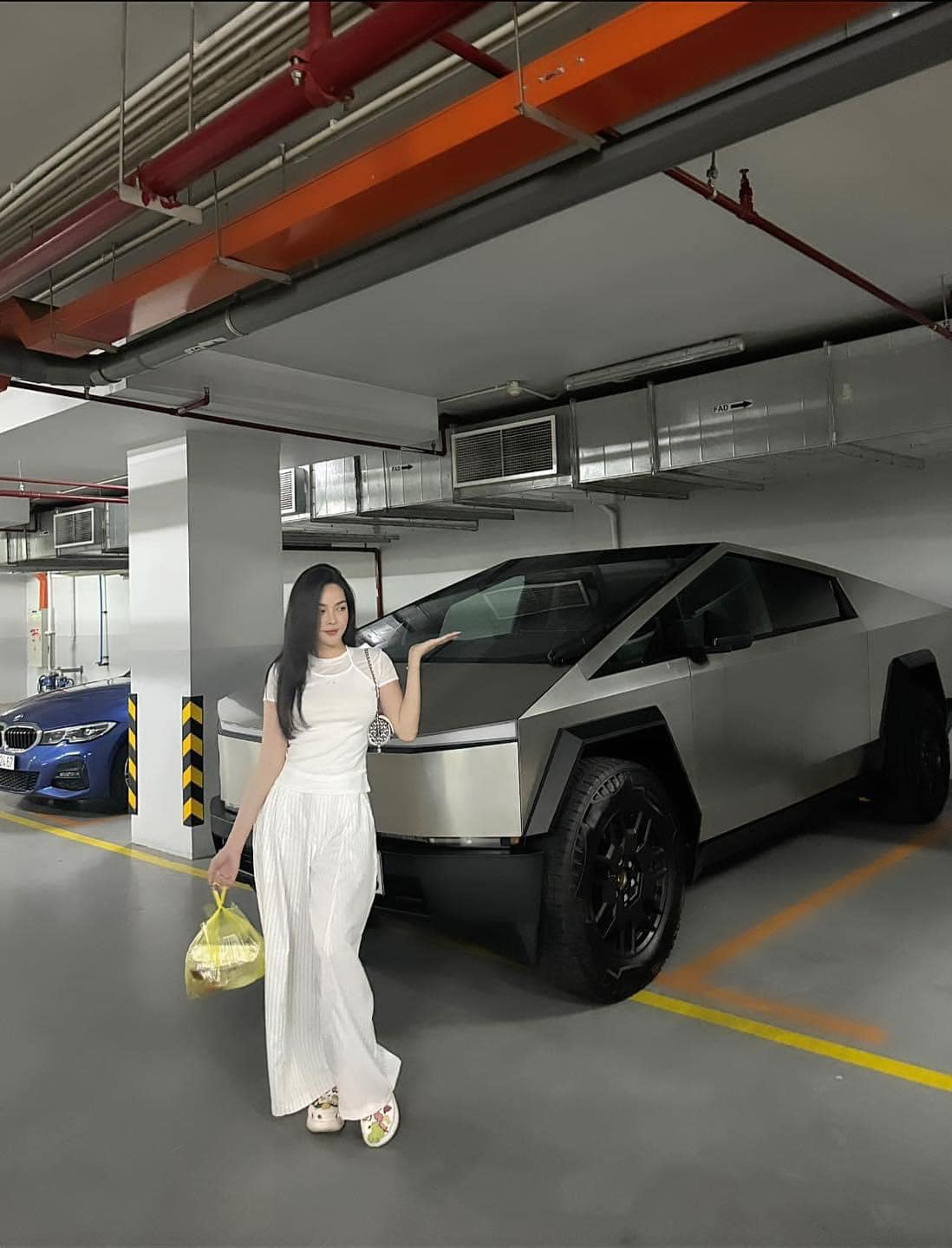 Gây sốt tại Việt Nam, Tesla Cybertruck lên xe cứu hộ, có chi tiết cho thấy điểm đến tiếp theo - Ảnh 3