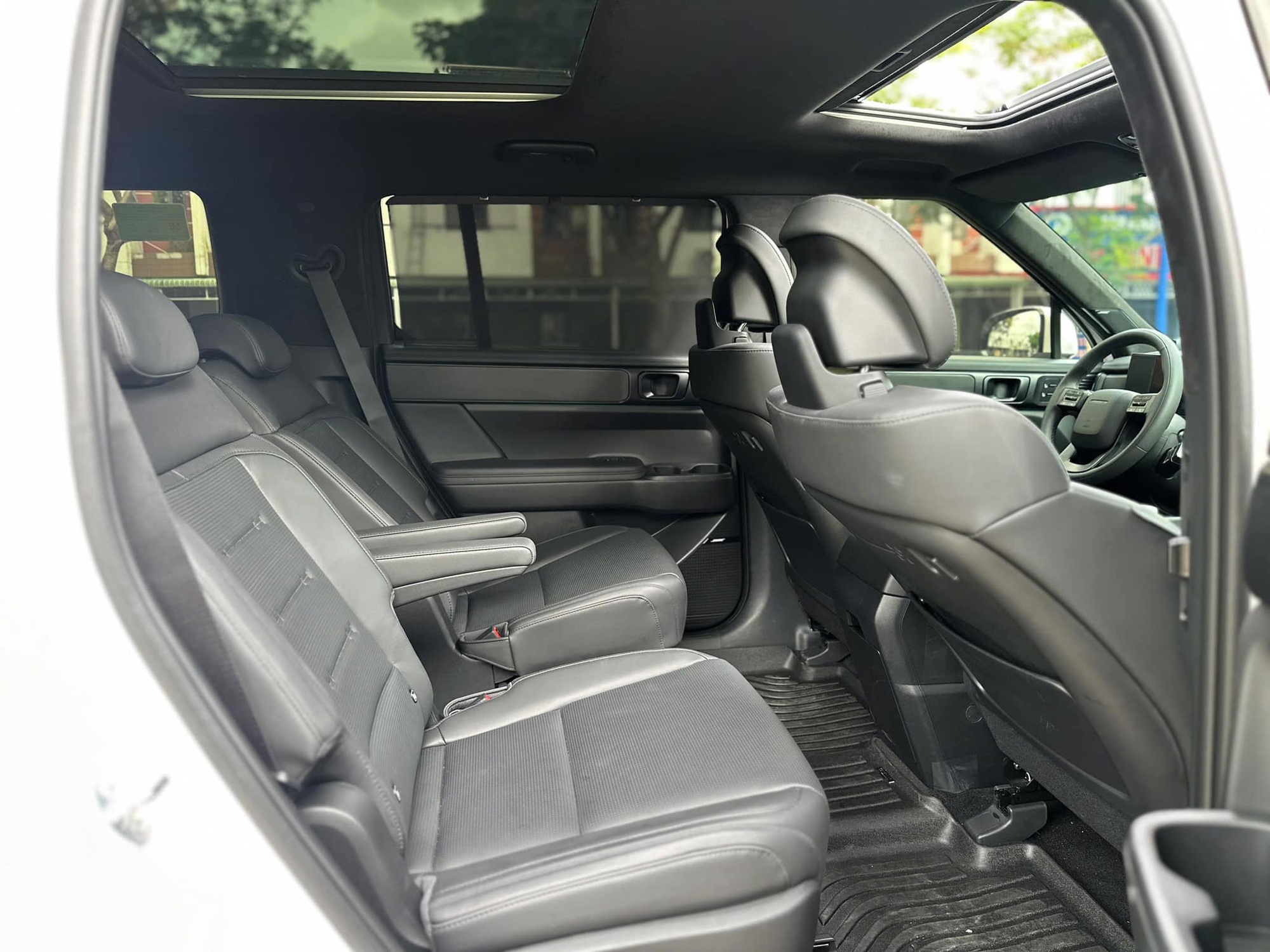 Chạy lướt 1.000 km, Hyundai Santa Fe bản full rao bán cao hơn giá niêm yết 104 triệu đồng - Ảnh 5