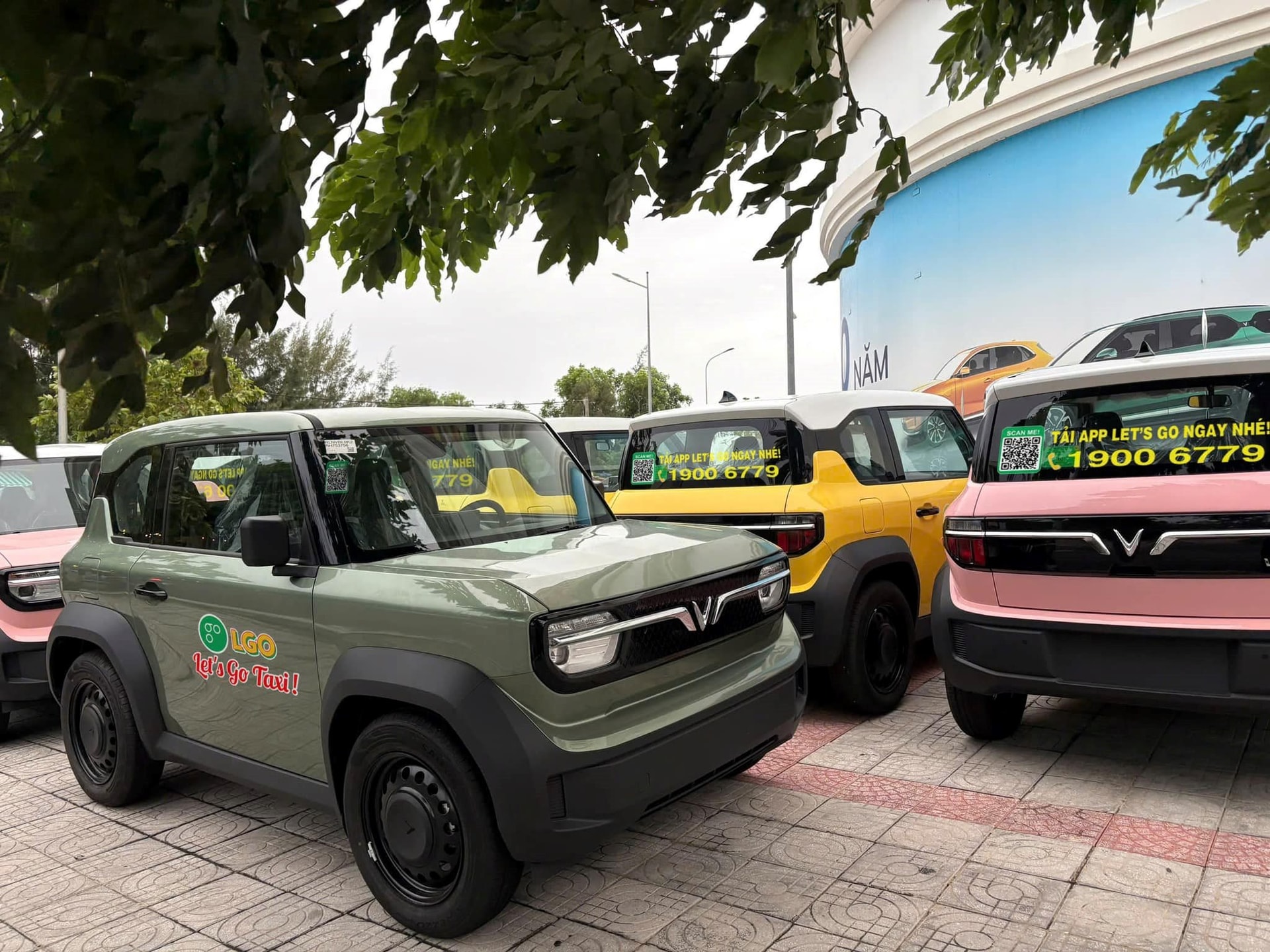 Hãng taxi chốt đơn 600 chiếc VinFast VF 3 của ông Phạm Nhật Vượng tung ảnh ra quân: Giá cước dự kiến "siêu hạt dẻ"? - Ảnh 2