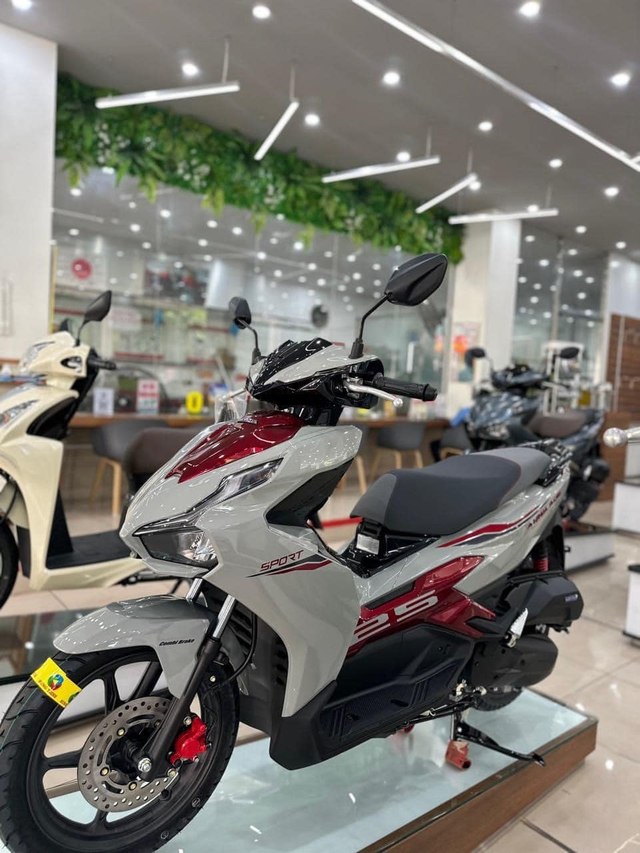 Honda Air Blade 2025 mới ra mắt đang cực rẻ, giá giảm mạnh cả triệu đồng, còn có quà tặng kèm theo - Ảnh 2