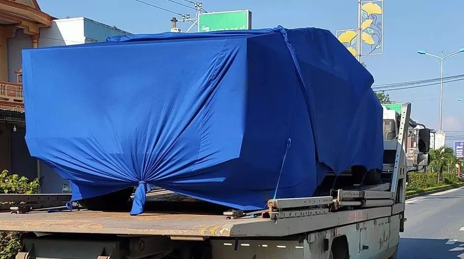 Gây sốt tại Việt Nam, Tesla Cybertruck lên xe cứu hộ, có chi tiết cho thấy điểm đến tiếp theo - Ảnh 2