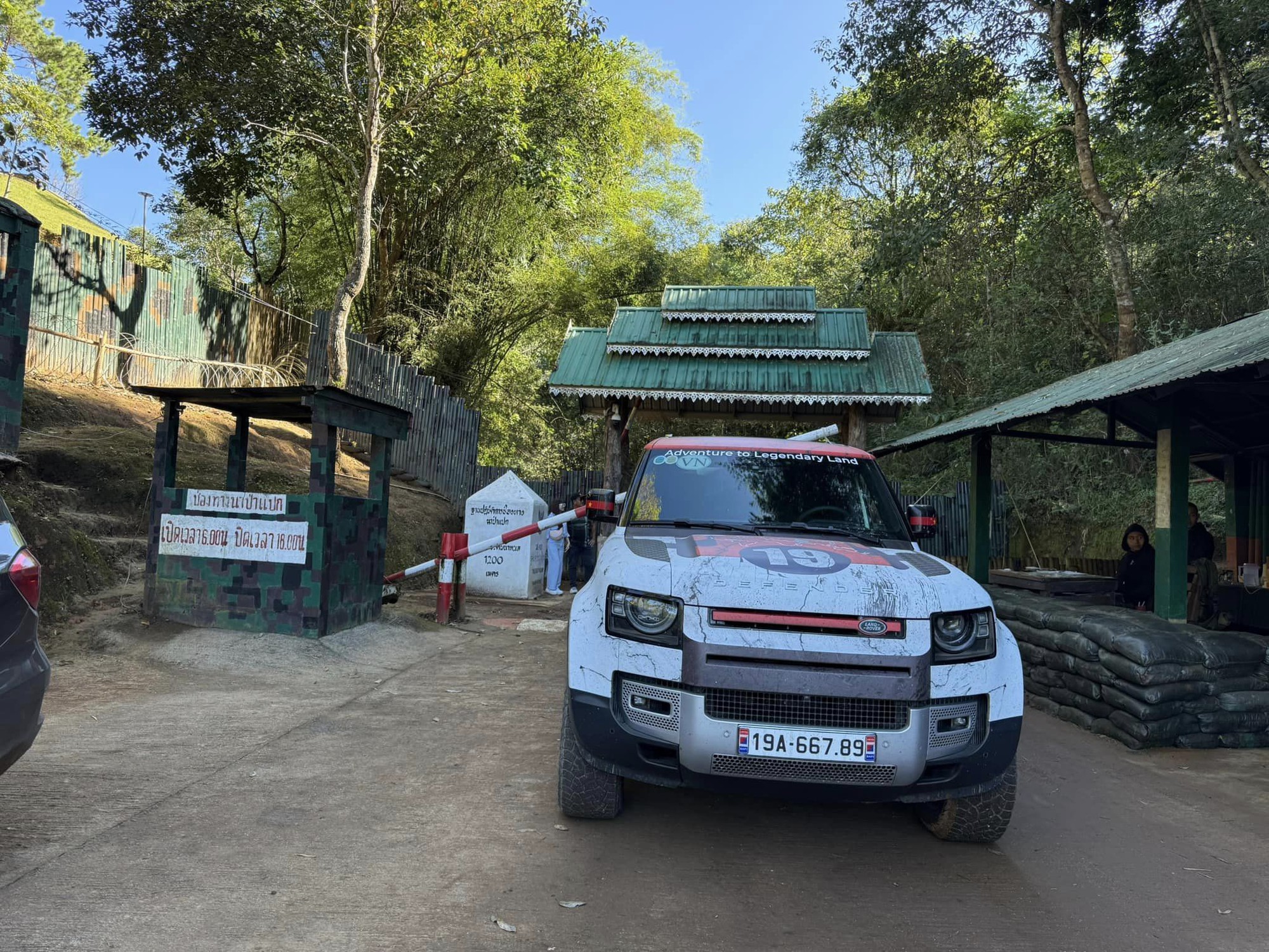 Chủ xe Defender lái 7.000km xuyên Việt Nam - Thái Lan: ‘Chạy địa hình sướng, có đoạn vượt 4.000 khúc cua, vẫn còn điểm bất tiện’ - Ảnh 7
