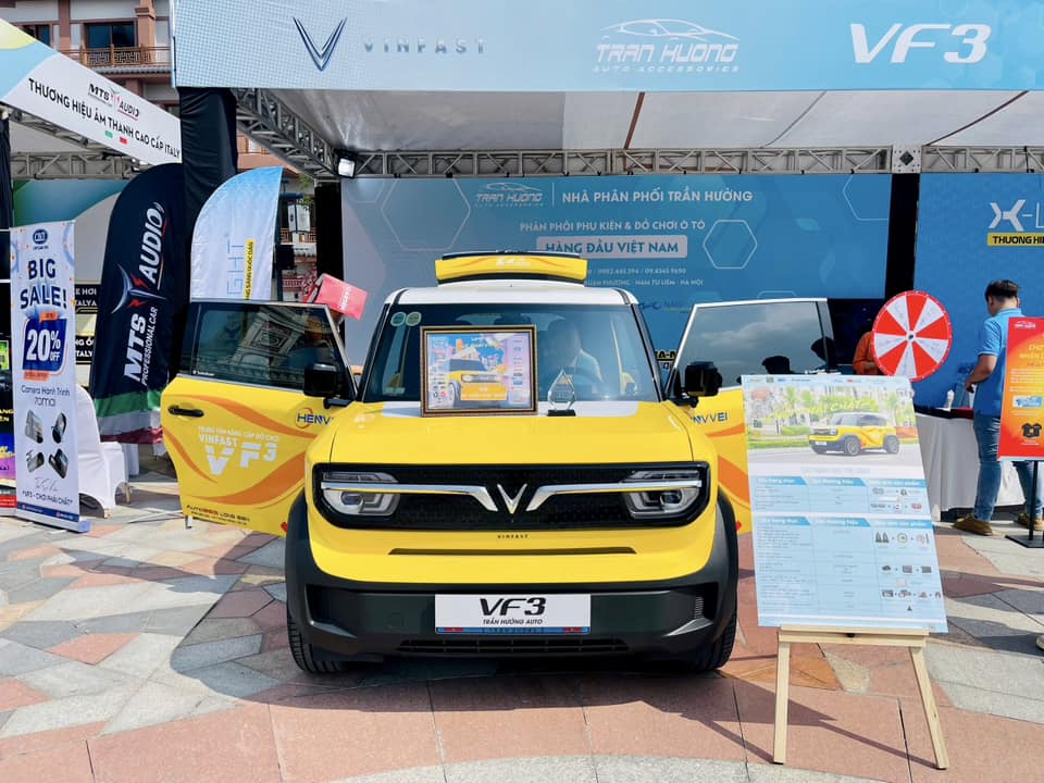 Loạt VinFast VF 3 'thay da đổi thịt': Trần sao Rolls-Royce, 'mặt tiền' Mercedes-AMG, loa hàng hiệu, tiền "độ" dễ ngang tiền xe - Ảnh 3