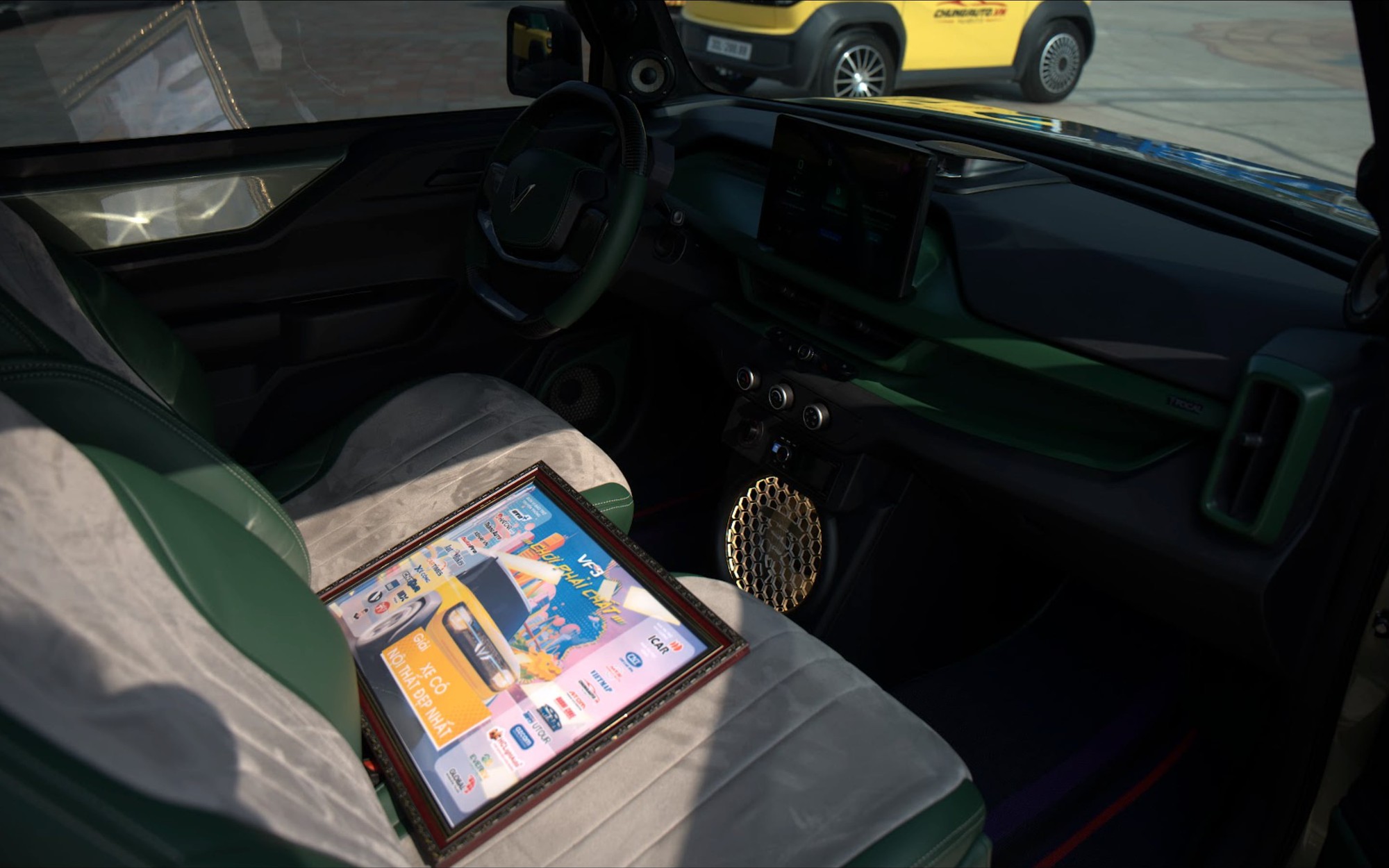 Loạt VinFast VF 3 'thay da đổi thịt': Trần sao Rolls-Royce, 'mặt tiền' Mercedes-AMG, loa hàng hiệu, tiền "độ" dễ ngang tiền xe - Ảnh 9