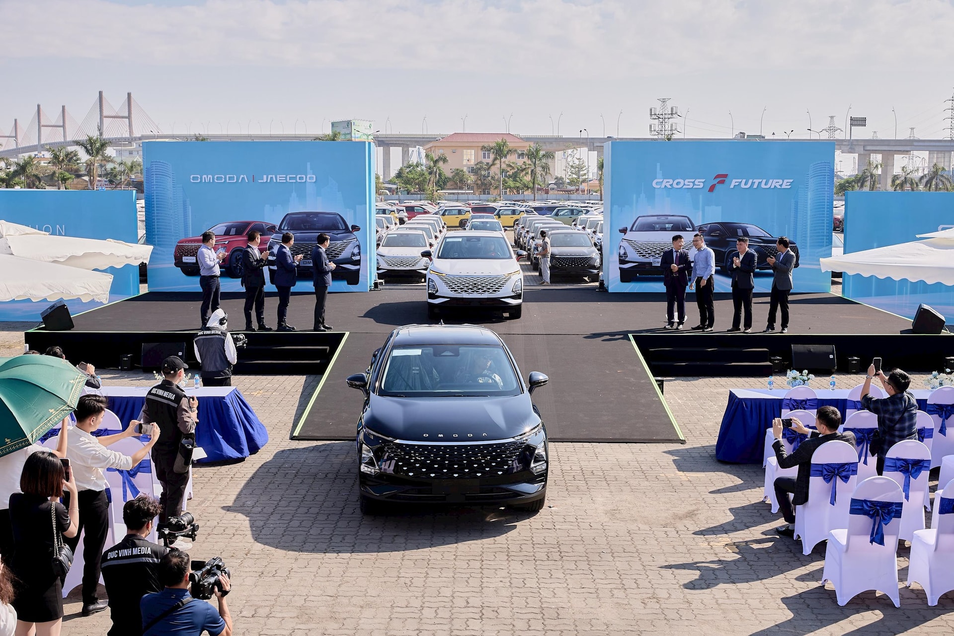 Lô Omoda C5 đầu tiên cập cảng Việt Nam, chờ bàn giao đến tay khách Việt cuối tháng này - Ảnh 1