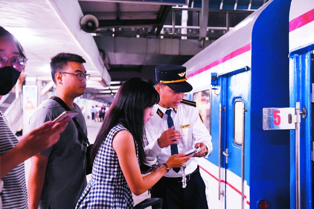 Ngành đường sắt lý giải chuyện giá vé tàu Tết tăng - Ảnh 1