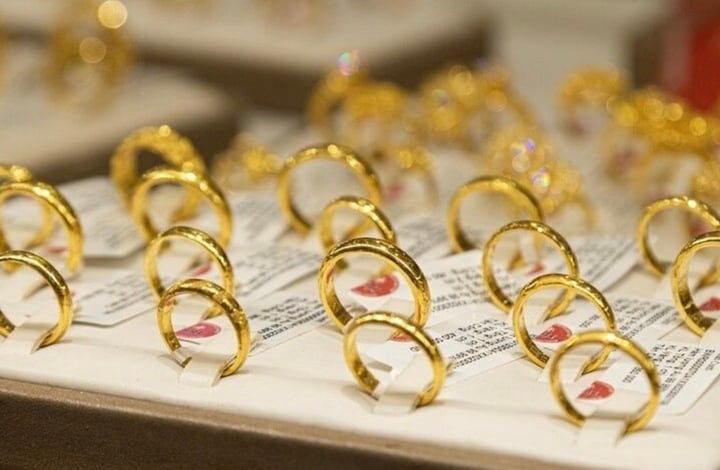 Giá vàng nhẫn liên tục giảm mạnh, có nên bán gấp? - Ảnh 1