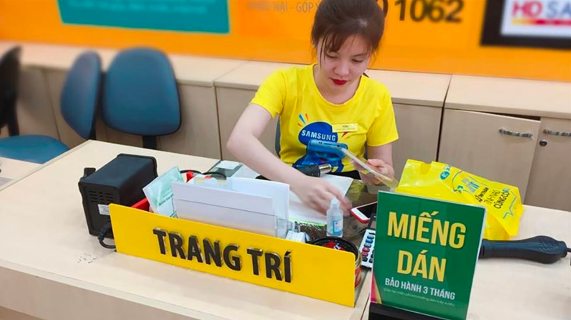 Khách VIP của Thế Giới Di Động sướng thế nào: dán màn hình chỉ mất 10.000đ, vệ sinh máy lạnh giá 30.000đ, thay lọc nước 20.000 đồng dịp cuối năm này - Ảnh 1