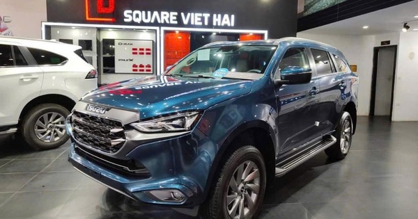 Isuzu mu-X "dọn kho", giảm khủng tới 225 triệu đồng, rẻ ngang CX-5, Territory