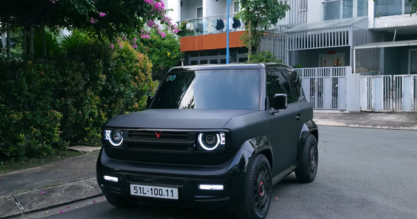 "Pháp sư" Mr. Xuân Hoàn thay áo mới cho VinFast VF 3: mini Defender phiên bản "hoàng tử bóng đêm", cặp đèn pha đổi màu theo ý thích