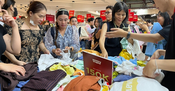 Nhộn nhịp khuyến mãi cuối năm