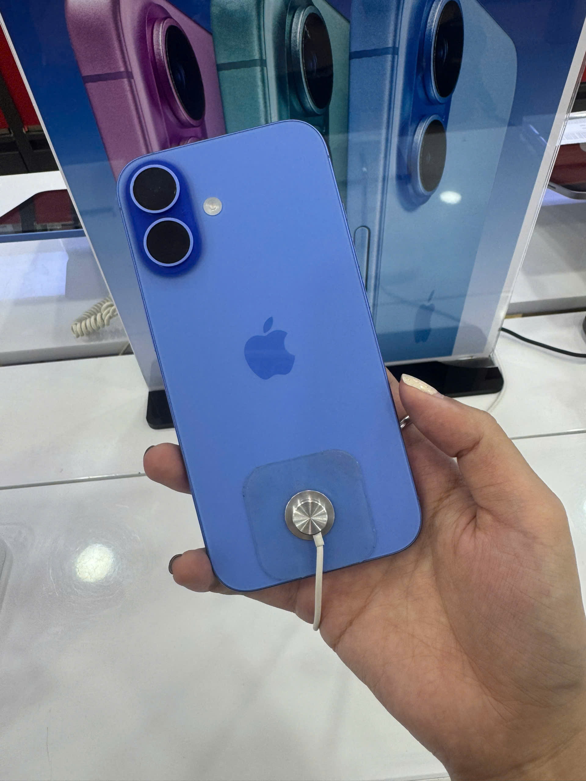 Người Việt ít chuộng, iPhone 16 giảm giá sớm - Ảnh 1