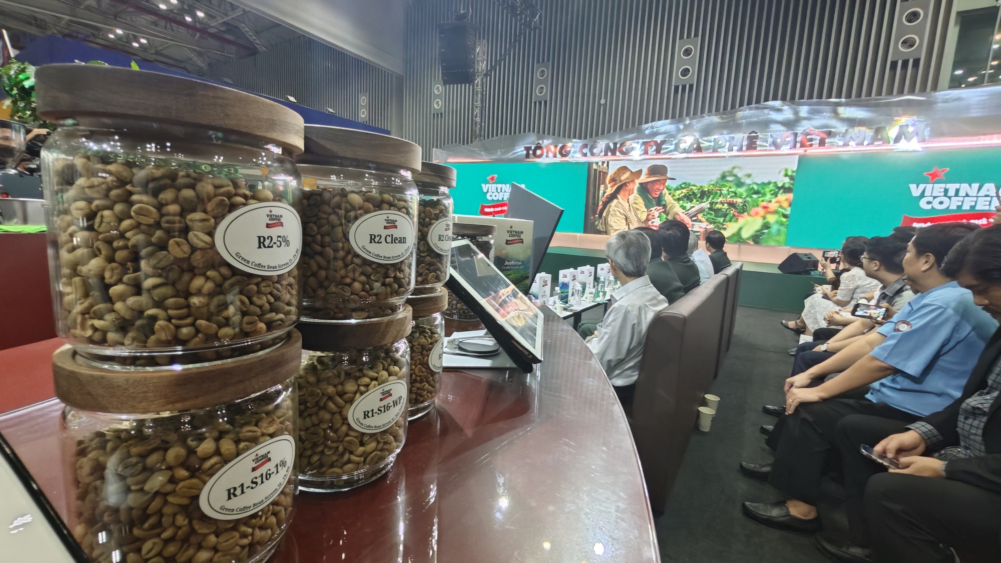 Giá cà phê bật tăng dữ dội - Ảnh 1