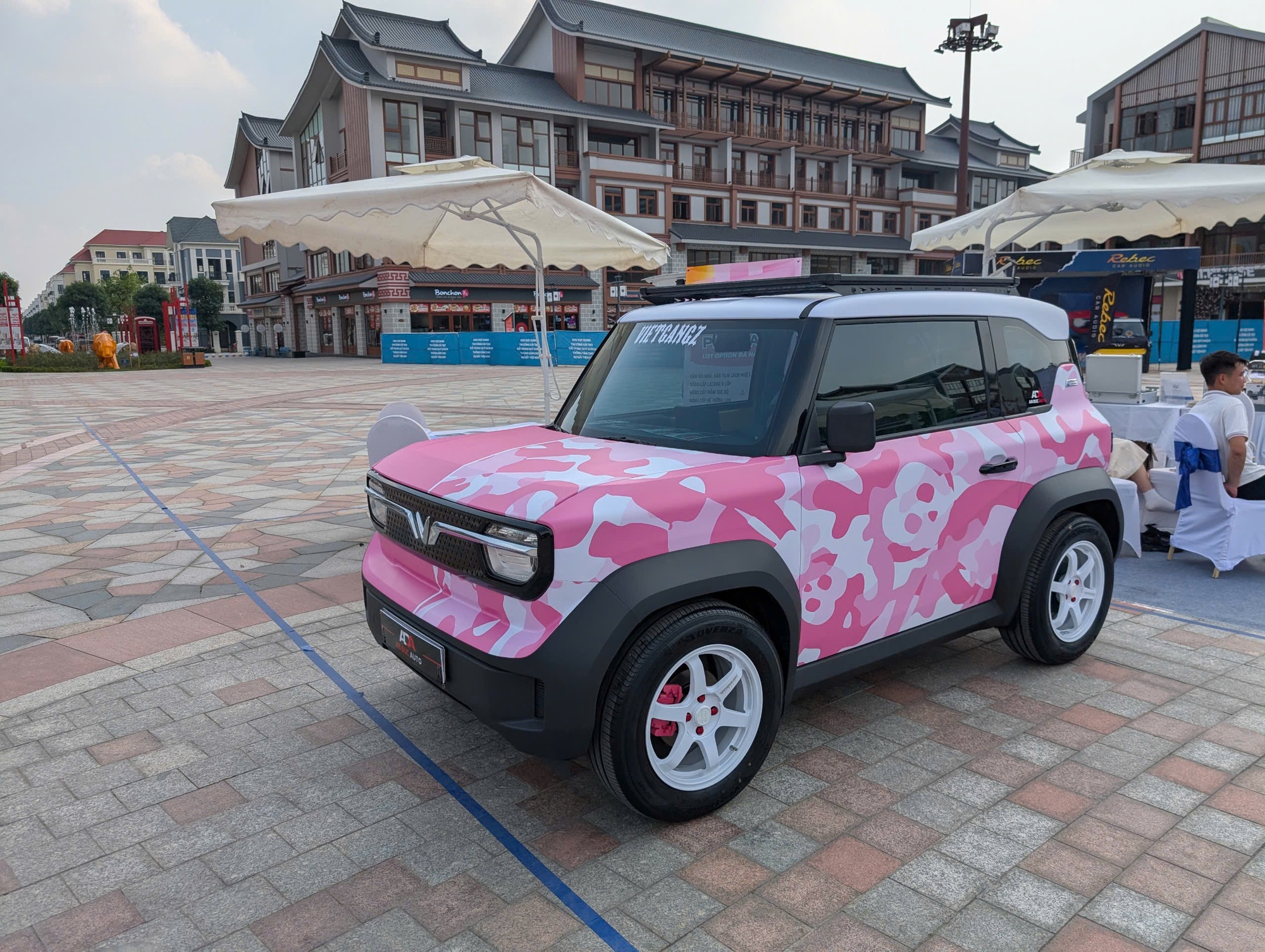 Loạt VinFast VF 3 'thay da đổi thịt': Trần sao Rolls-Royce, 'mặt tiền' Mercedes-AMG, loa hàng hiệu, tiền "độ" dễ ngang tiền xe - Ảnh 7