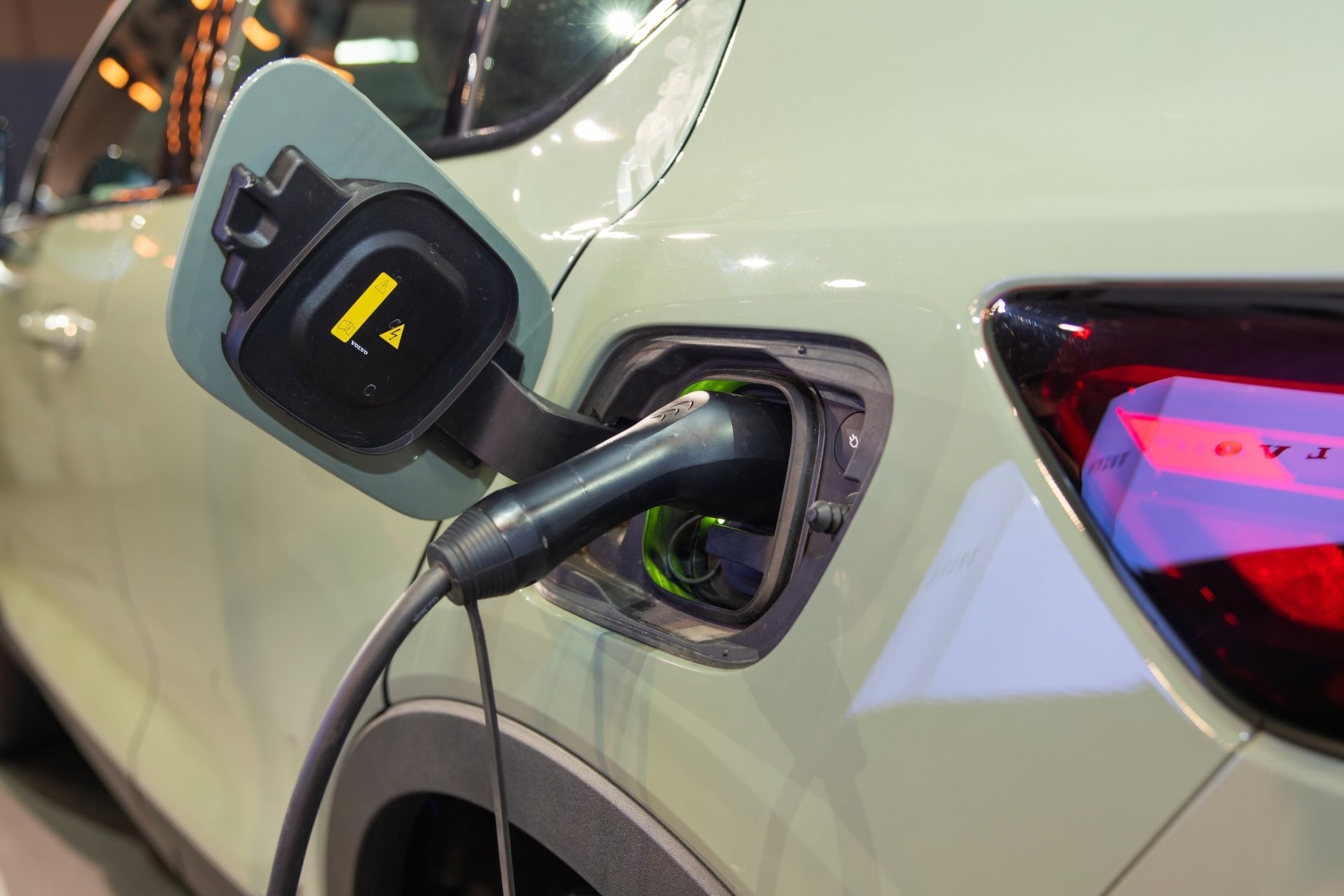 Đại gia ngành xe với doanh thu kỷ lục 900.000 tỷ tung "bom tấn" ở Việt Nam, mẫu xe thuần điện chạy 512km - Ảnh 12