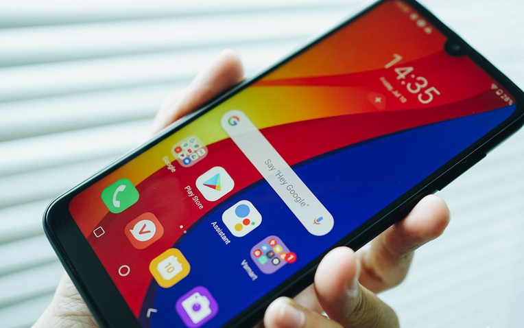 Sau 3 năm Vingroup rút lui khỏi lĩnh vực smartphone, mẫu Vsmart "mới 100%" bất ngờ tái xuất với mức giá chỉ vài trăm nghìn đồng - Ảnh 1