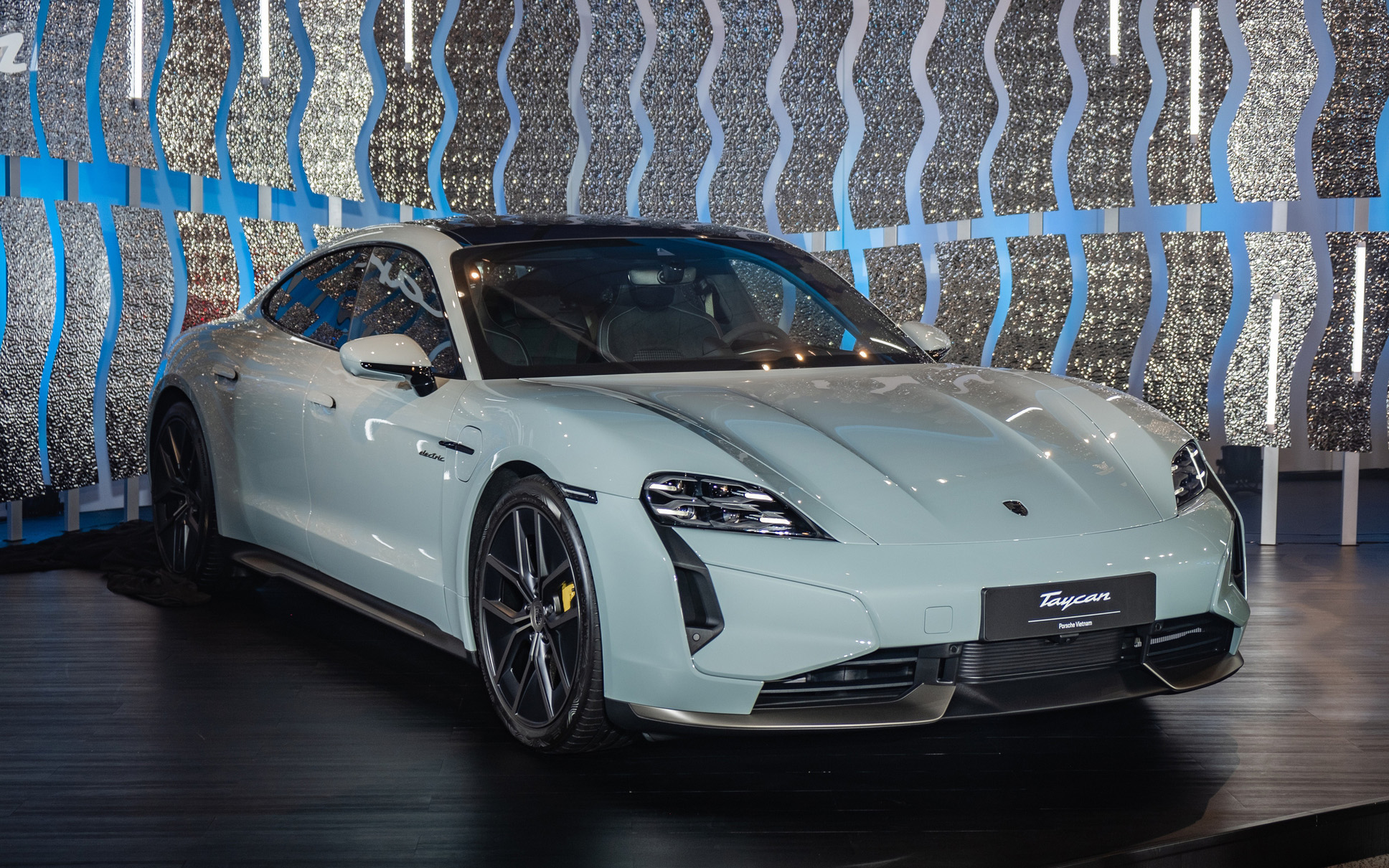 Loạt xe điện tiền tỷ ra mắt Việt Nam năm nay: Có cả sedan, SUV, phần lớn là xe Đức, xe Trung Quốc cũng góp mặt - Ảnh 2