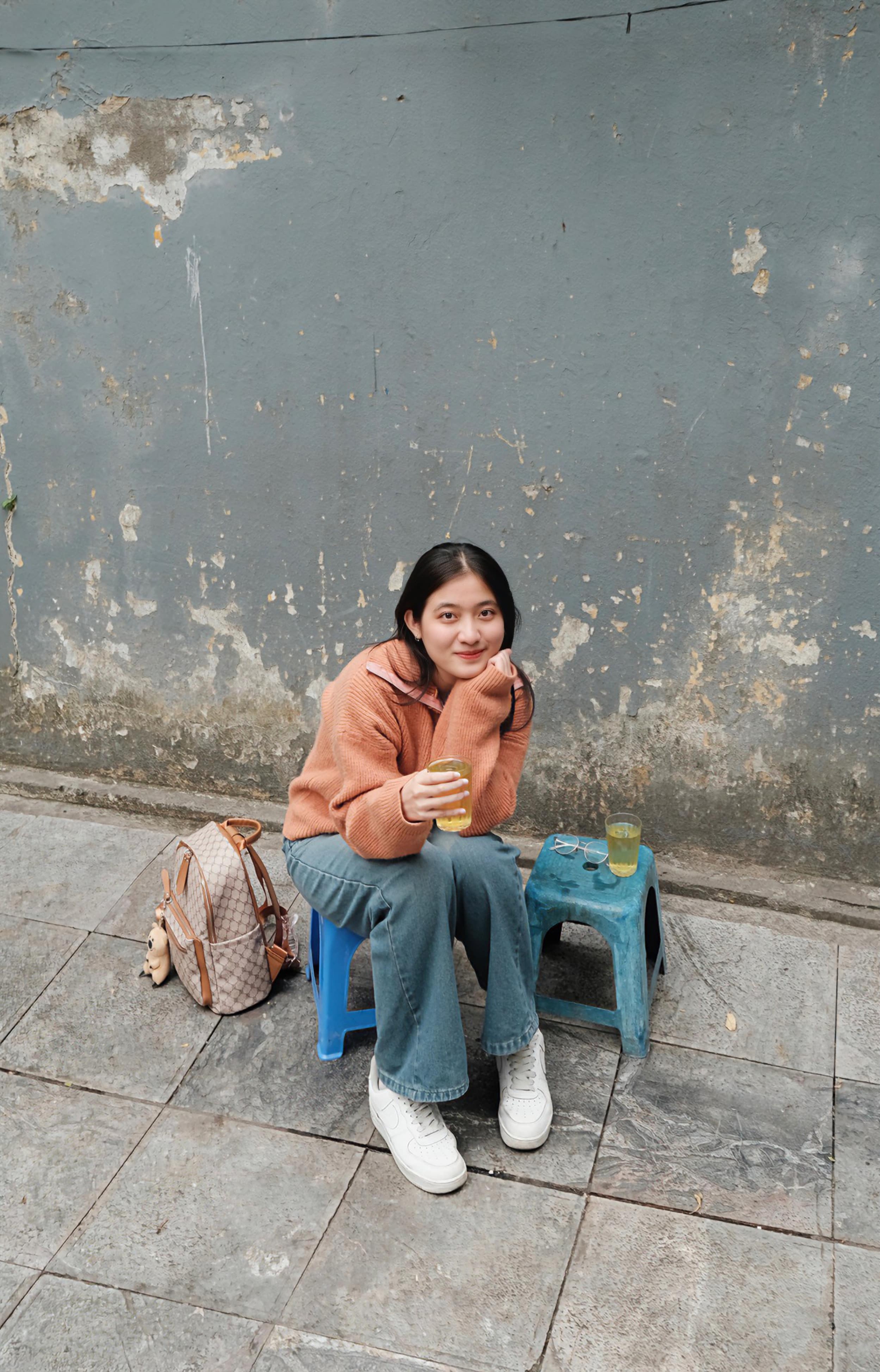 Check VAR ngay hàng trà đá mà Sơn Tùng ngồi: Dân tình đang "ùn ùn" kéo đến check-in, nô nức như điểm du lịch - Ảnh 11