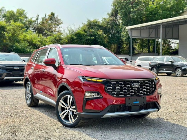 Nhiều hãng xe chạy đua giảm giá trong tháng 11 - Ảnh 4