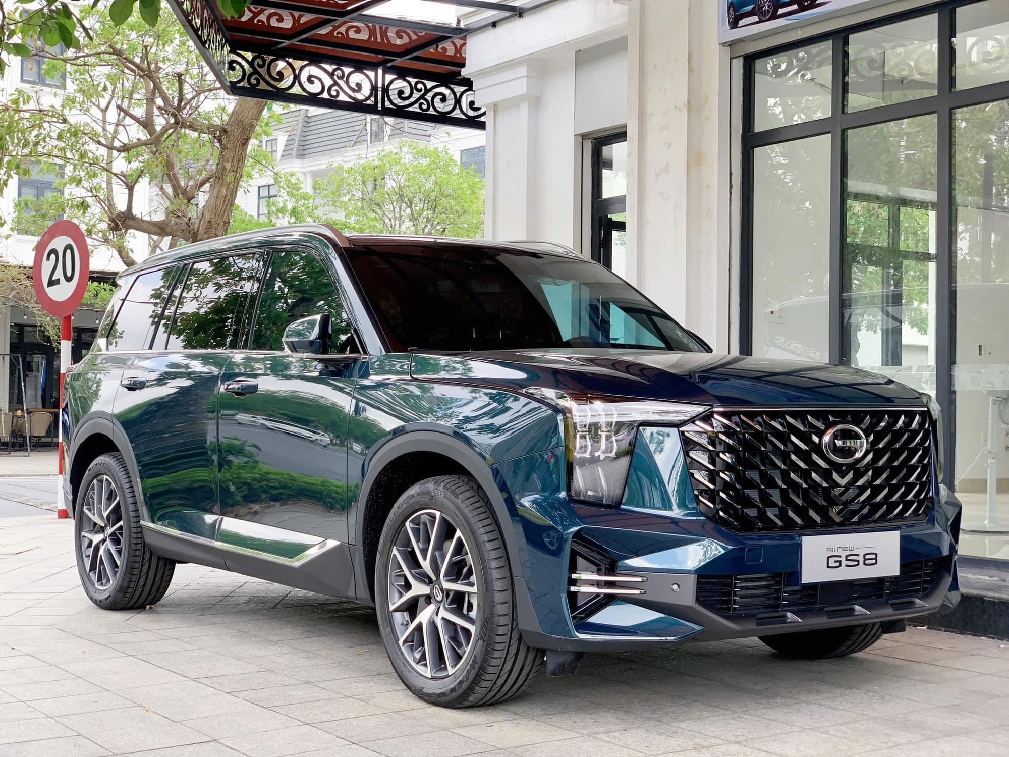 Loạt xe nhập khẩu giảm giá cả trăm triệu đấu ô tô lắp ráp đang 'chạy trước bạ': Nhiều mẫu giảm trên 200 triệu, nhảy xuống cạnh tranh cả xe nhóm dưới - Ảnh 3