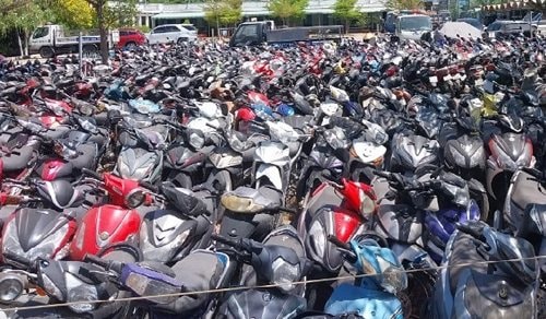 Hơn 100 xe máy được bán đấu giá siêu rẻ, bình quân 342.000 đồng/chiếc - Ảnh 1