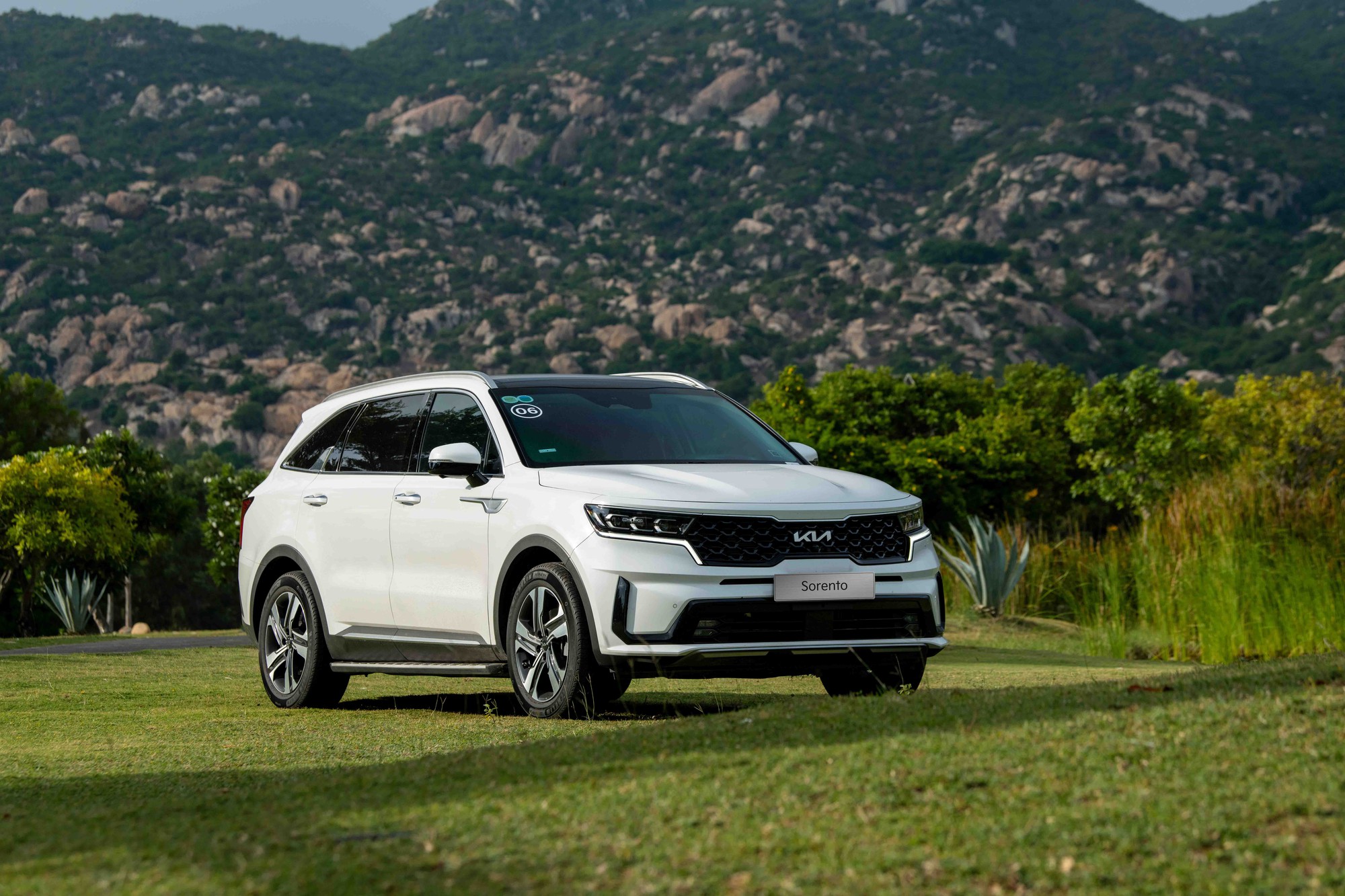 Sở hữu Kia Sorento máy dầu giá chỉ từ 964 triệu đồng - Ảnh 1