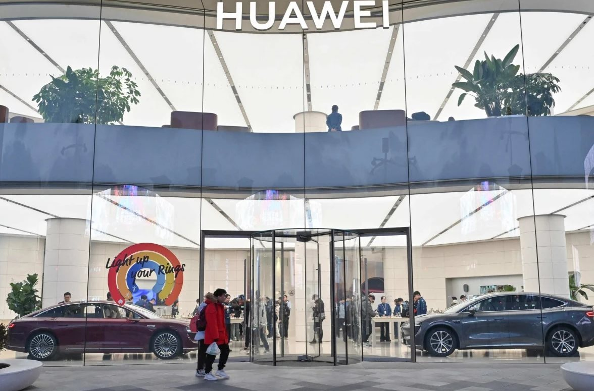 100.000 ứng dụng xuất hiện trên hệ điều hành 'cây nhà lá vườn' mới hơn 1 năm tuổi: Liệu giấc mơ của Huawei có quá xa vời? - Ảnh 1