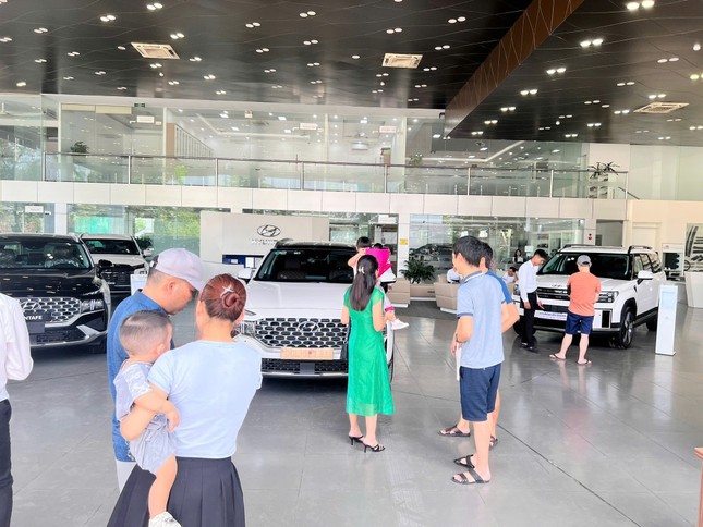 Thị trường ô tô cuối năm: ‘Chạy nước rút’ hưởng lệ phí trước bạ - Ảnh 6