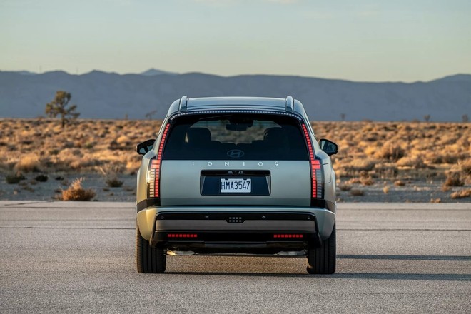 SUV điện cỡ lớn Hyundai Ioniq 9 chính thức ra mắt: Tầm di chuyển 620 km, đấu trực tiếp với VinFast VF 9 - Ảnh 2