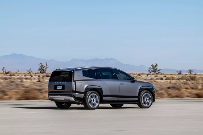 SUV điện cỡ lớn Hyundai Ioniq 9 chính thức ra mắt: Tầm di chuyển 620 km, đấu trực tiếp với VinFast VF 9 - Ảnh 12