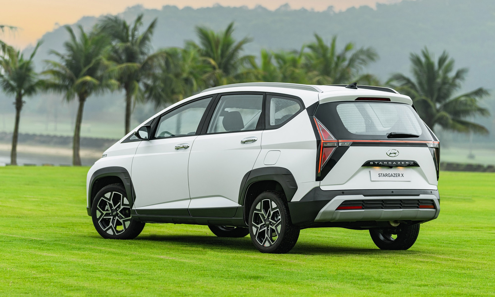 Loạt MPV về Việt Nam năm nay đấu Xpander: Giá trên dưới 600 triệu, đủ loại xăng, hybrid, điện, 'trend' màn hình lớn, vài mẫu có ADAS - Ảnh 14