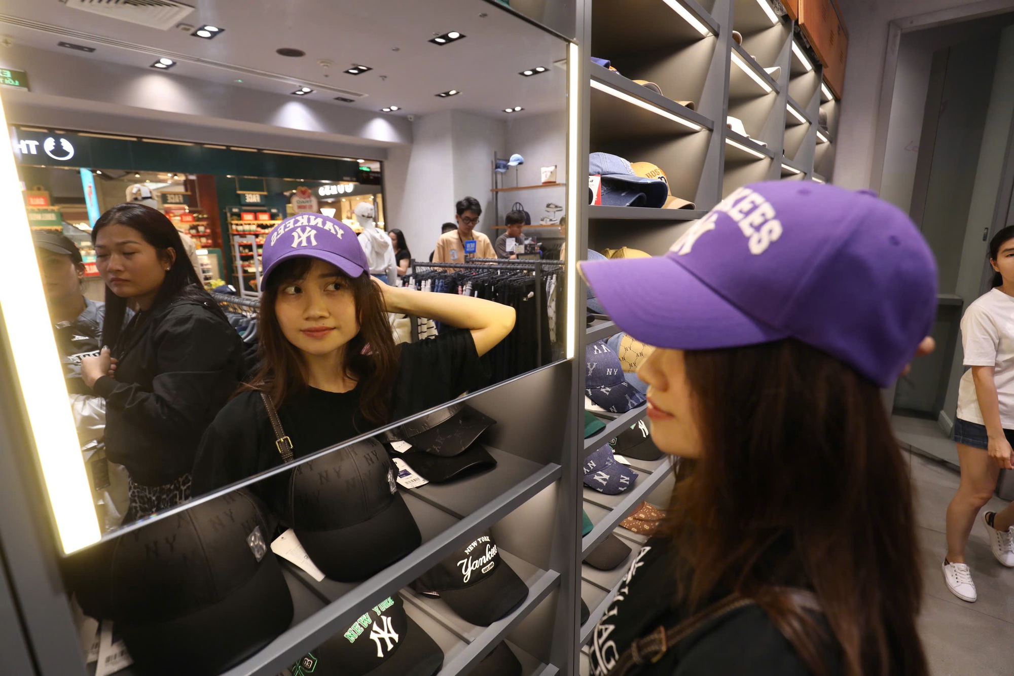 Chuyện gì đang xảy ra với các cửa hàng Black Friday ở Hà Nội? - Ảnh 23