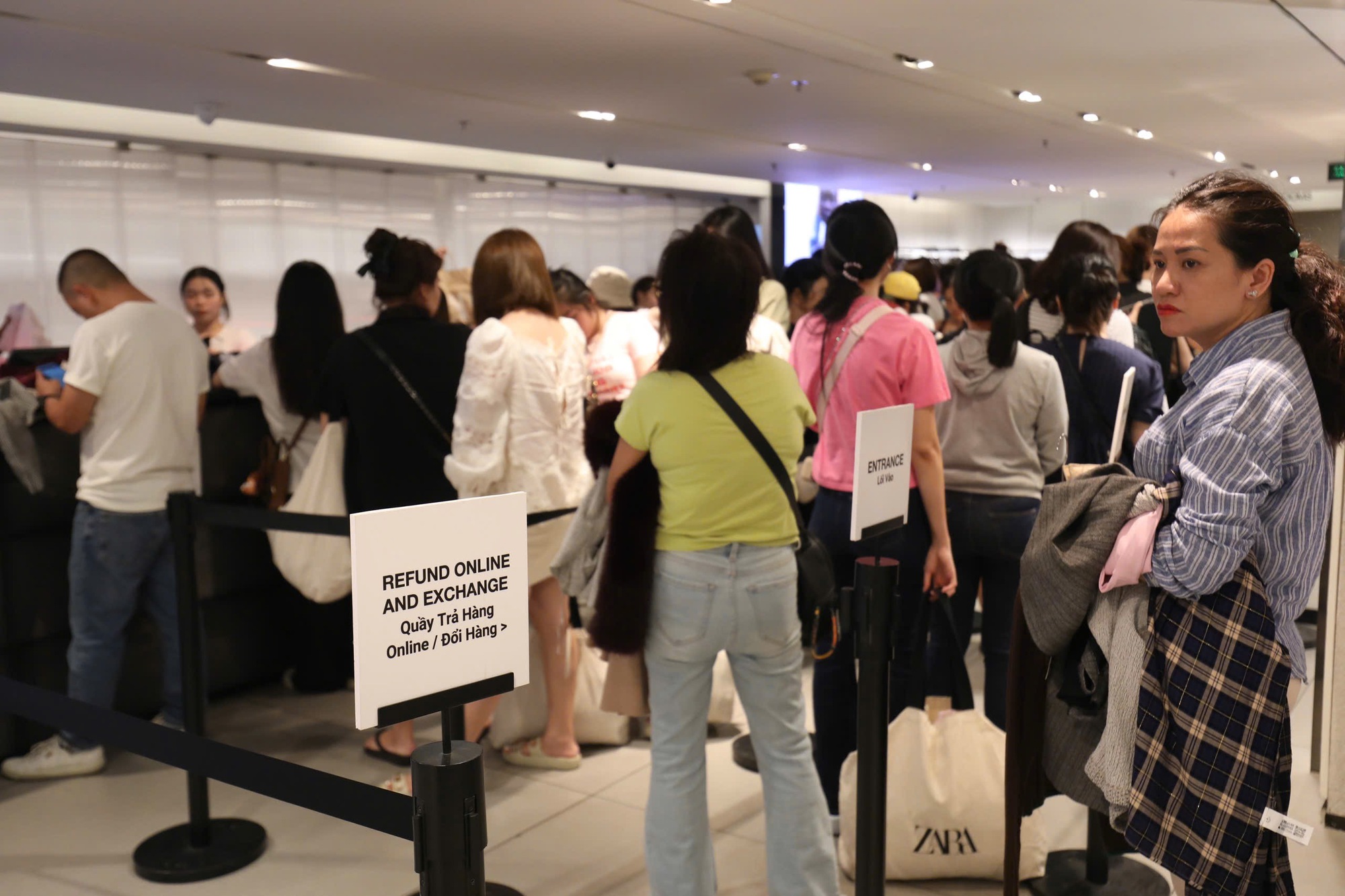 Chuyện gì đang xảy ra với các cửa hàng Black Friday ở Hà Nội? - Ảnh 20