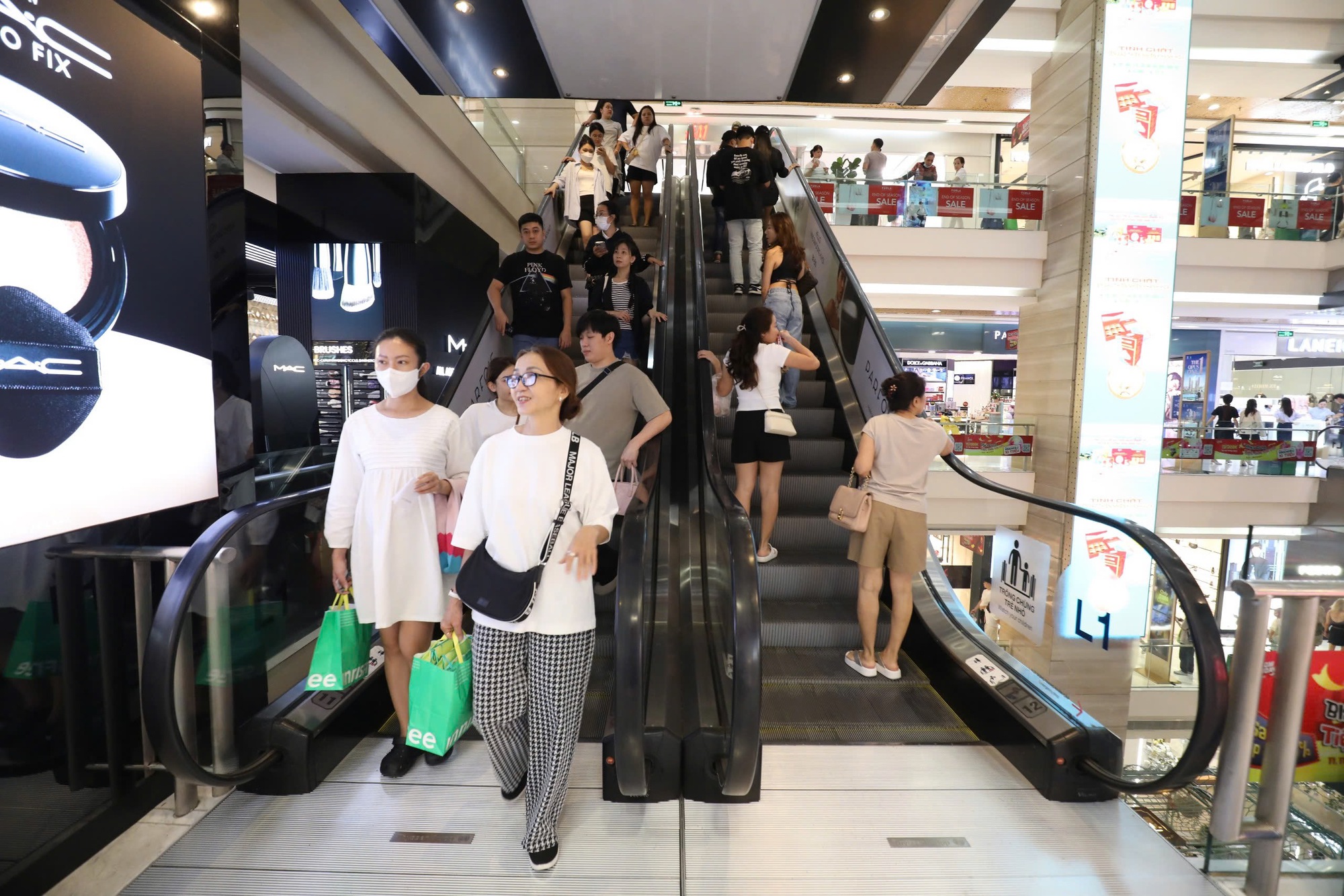 Chuyện gì đang xảy ra với các cửa hàng Black Friday ở Hà Nội? - Ảnh 21